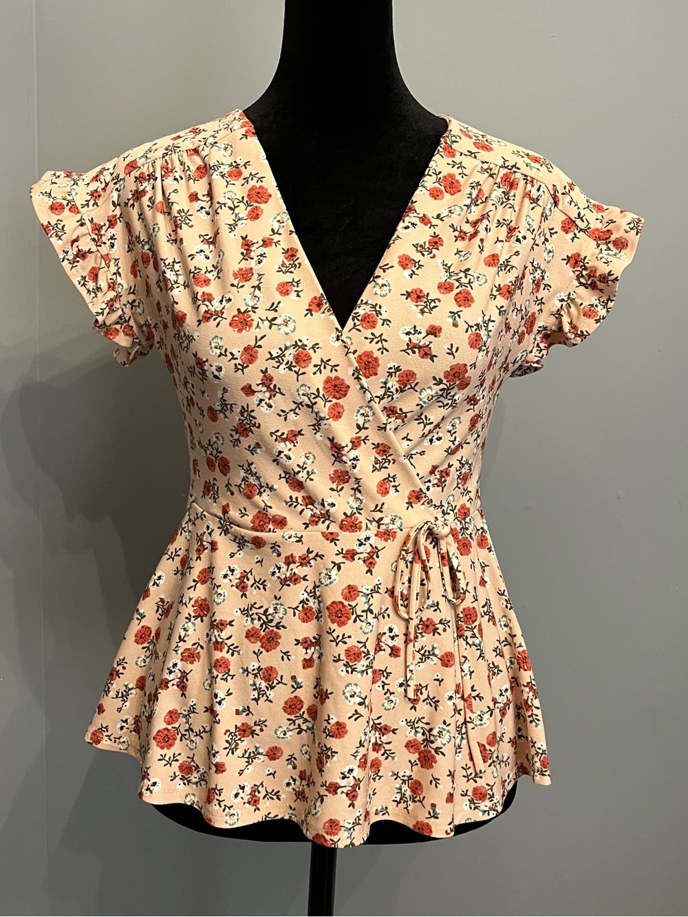 Monteau Peach Floral Flutter Sleeve Faux Wrap Top, size S